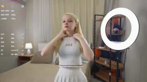 Emilia for my friends Amy online show from 11/10/25, 01:15