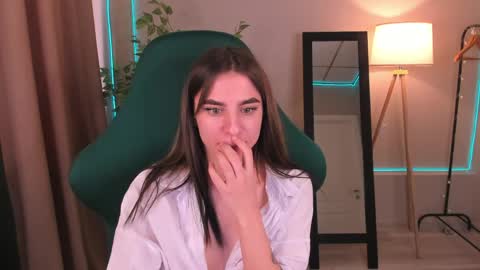 Snapshot of lasly_moon chatting on 04/21/26, 01:42 lasly_moon online show from 04/21/26, 01:42