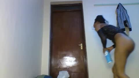 Snapshot of last_barbie chatting on 10/27/25, 12:20 Last barbie online show from 10/27/25, 12:20