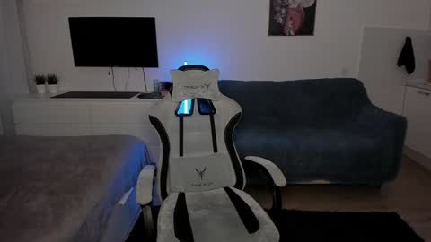 Snapshot of lastnight4you chatting on 12/25/24, 10:59 acie online show from 12/25/24, 10:59