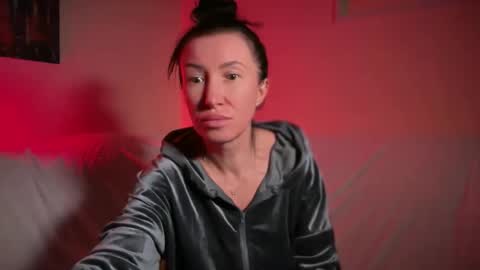 Snapshot of latebloomtati chatting on 04/20/26, 10:00 Goddess Tati Bangs Fetish online show from 04/20/26, 10:00