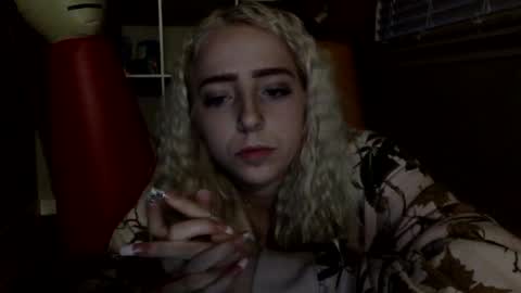 Snapshot of latenightkash chatting on 02/26/26, 02:38 Roxy blue online show from 02/26/26, 02:38