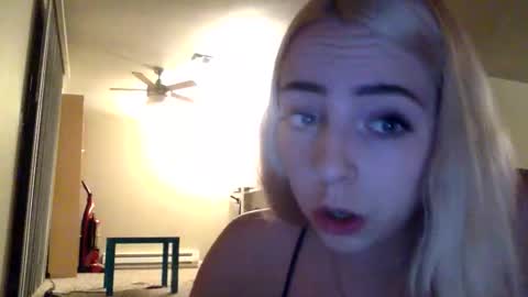 Snapshot of latenightkash chatting on 03/03/26, 07:25 Roxy blue online show from 03/03/26, 07:25