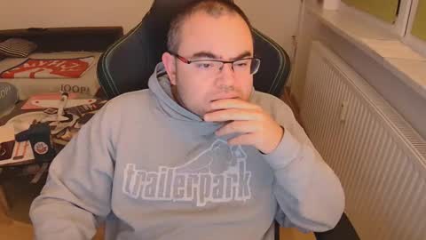 latexboy893 online show from 11/13/25, 09:36