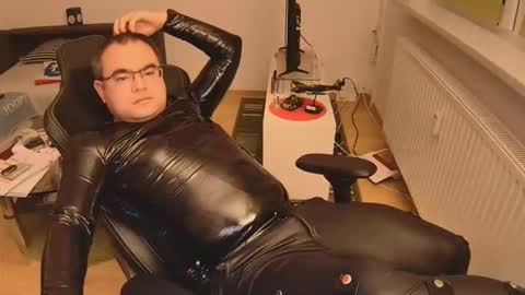 latexboy893 online show from 12/01/25, 12:26