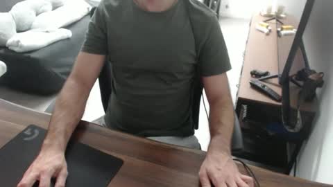 Snapshot of latexdave84 chatting on 06/05/26, 01:17 latexdave84 online show from 06/05/26, 01:17
