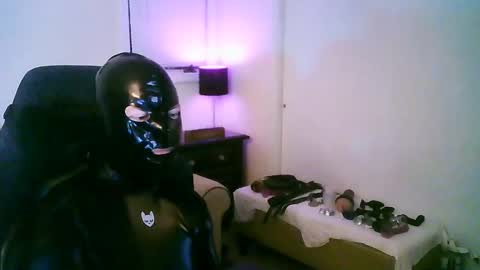 latexminheadroom online show from 10/17/25, 02:04