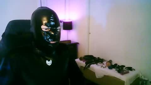 latexminheadroom online show from 10/22/25, 02:12