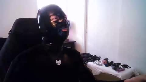 latexminheadroom online show from 10/24/25, 07:10