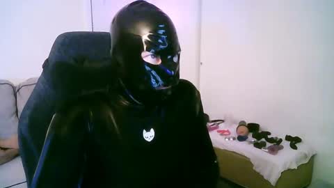 Snapshot of latexminheadroom chatting on 05/15/26, 11:01 latexminheadroom online show from 05/15/26, 11:01