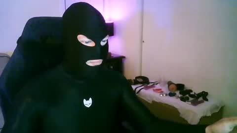 Snapshot of latexminheadroom chatting on 06/22/26, 02:02 latexminheadroom online show from 06/22/26, 02:02