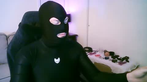 Snapshot of latexminheadroom chatting on 06/22/26, 03:25 latexminheadroom online show from 06/22/26, 03:25