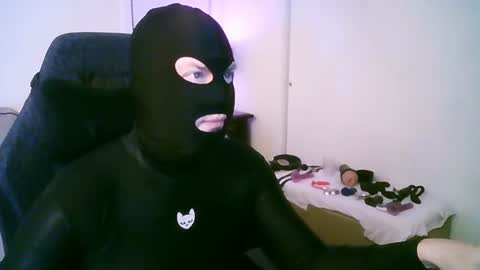 Snapshot of latexminheadroom chatting on 06/24/26, 01:04 latexminheadroom online show from 06/24/26, 01:04