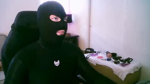 Snapshot of latexminheadroom chatting on 06/24/26, 06:40 latexminheadroom online show from 06/24/26, 06:40