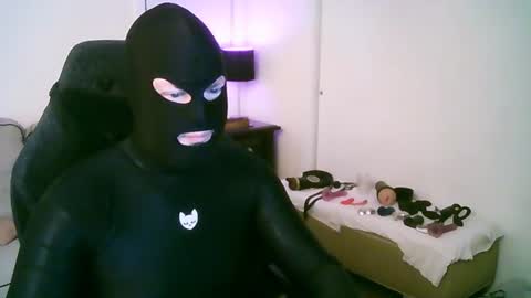 Snapshot of latexminheadroom chatting on 06/26/26, 01:10 latexminheadroom online show from 06/26/26, 01:10
