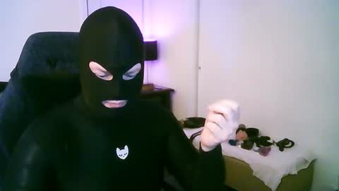 Snapshot of latexminheadroom chatting on 07/13/26, 02:25 latexminheadroom online show from 07/13/26, 02:25