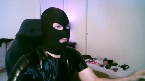 Snapshot of latexminheadroom chatting on 07/14/26, 02:27 latexminheadroom online show from 07/14/26, 02:27