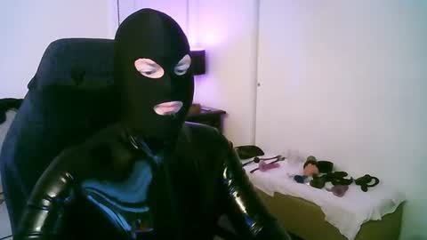 Snapshot of latexminheadroom chatting on 07/19/26, 01:09 latexminheadroom online show from 07/19/26, 01:09