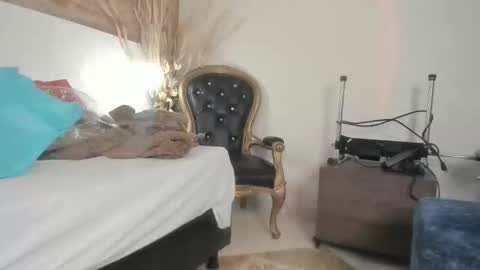 lathiffa online show from 12/20/25, 06:42