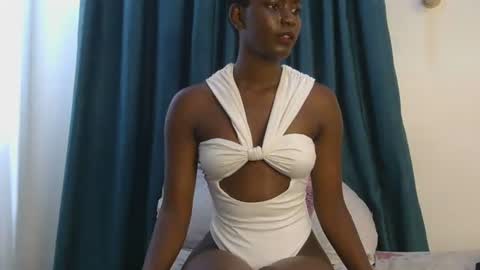 Snapshot of latiffaah_xx chatting on 01/11/26, 11:48 latiffaah_xx online show from 01/11/26, 11:48