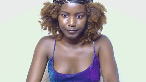 latiffaah_xx online show from 03/05/26, 12:12