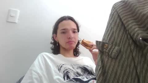 Snapshot of latin_boi6 chatting on 01/02/25, 01:30 Angel online show from 01/02/25, 01:30