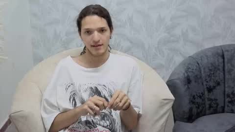 Angel online show from 11/28/25, 11:18