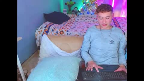 latin_boysxxx_ online show from 11/29/25, 03:31