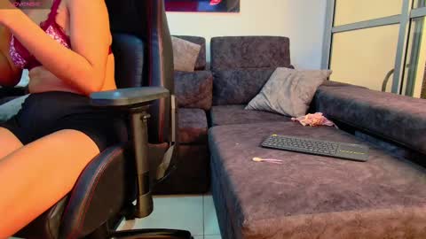 Snapshot of latin_couple77 chatting on 02/24/25, 05:33 Sara y Andy online show from 02/24/25, 05:33