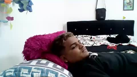 Snapshot of latin_curiousxxx chatting on 09/16/25, 11:33 latin_curiousxxx online show from 09/16/25, 11:33
