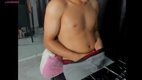 latin_lover2005 online show from 10/21/25, 04:41