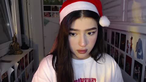 Snapshot of latina_mia chatting on 12/25/24, 10:16 miiiiiiaaaa online show from 12/25/24, 10:16