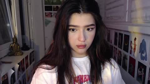 Snapshot of latina_mia chatting on 12/26/24, 01:18 miiiiiiaaaa online show from 12/26/24, 01:18