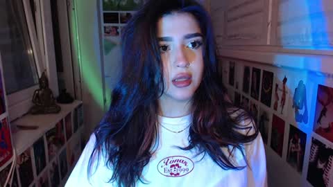 Snapshot of latina_mia chatting on 12/28/24, 08:58 miiiiiiaaaa online show from 12/28/24, 08:58