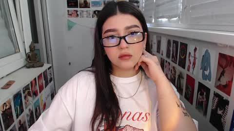 Snapshot of latina_mia chatting on 01/10/25, 11:33 miiiiiiaaaa online show from 01/10/25, 11:33