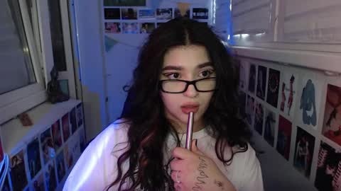 Snapshot of latina_mia chatting on 02/03/25, 09:30 miiiiiiaaaa online show from 02/03/25, 09:30