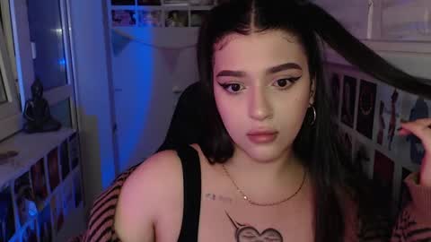 Snapshot of latina_mia chatting on 02/08/25, 02:58 miiiiiiaaaa online show from 02/08/25, 02:58