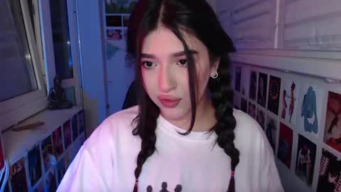 Snapshot of latina_mia chatting on 02/12/25, 02:56 miiiiiiaaaa online show from 02/12/25, 02:56