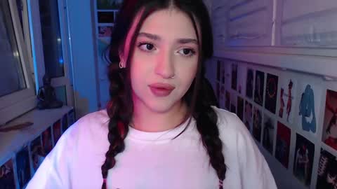 Snapshot of latina_mia chatting on 02/13/25, 04:11 miiiiiiaaaa online show from 02/13/25, 04:11