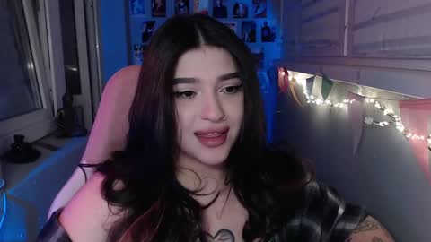 Snapshot of latina_mia chatting on 02/20/25, 11:54 miiiiiiaaaa online show from 02/20/25, 11:54