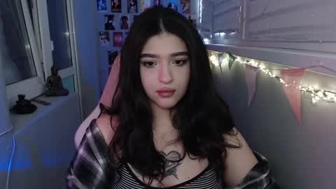 Snapshot of latina_mia chatting on 02/25/25, 06:47 miiiiiiaaaa online show from 02/25/25, 06:47