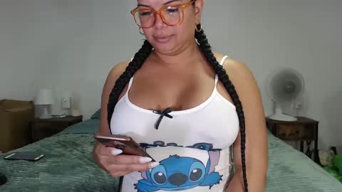 Snapshot of latinaflower_ts chatting on 10/11/25, 10:30 FLOR SALVAJE online show from 10/11/25, 10:30