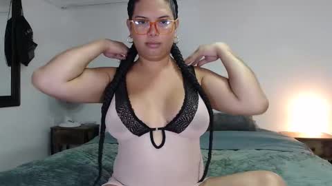 Snapshot of latinaflower_ts chatting on 10/12/25, 05:45 FLOR SALVAJE online show from 10/12/25, 05:45