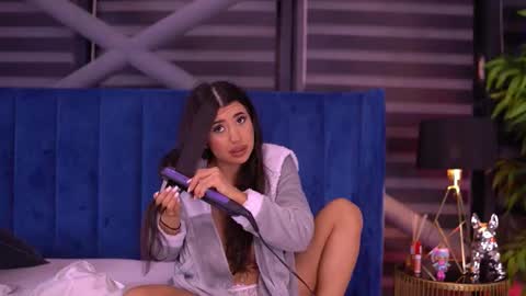 Latina online show from 01/14/26, 07:08