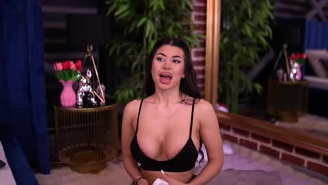 Snapshot of latinaloco chatting on 02/05/26, 06:23 Latina online show from 02/05/26, 06:23