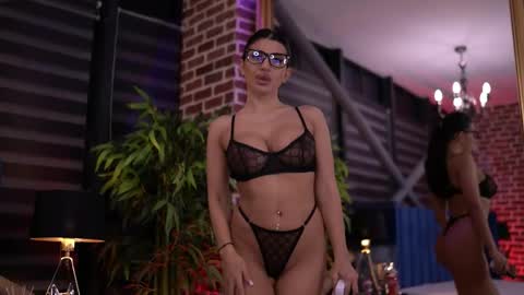 Snapshot of latinaloco chatting on 03/01/26, 06:54 Latina online show from 03/01/26, 06:54