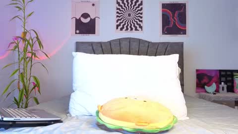 Logan online show from 12/05/25, 01:03