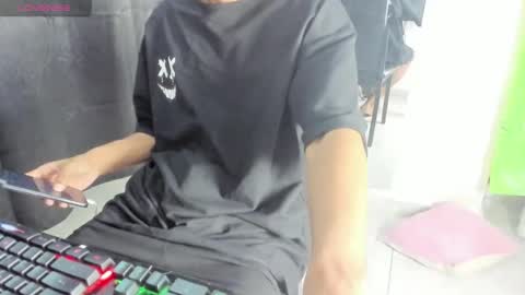 Snapshot of latinking_master chatting on 10/27/25, 03:32 latinking_master online show from 10/27/25, 03:32