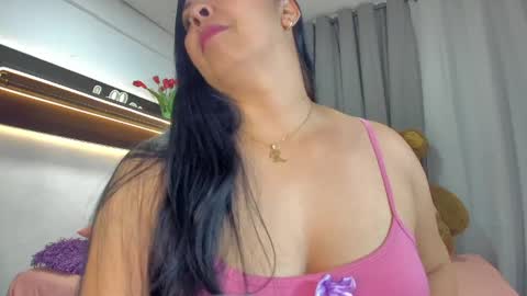 Snapshot of latinlove_sexygirls chatting on 06/01/26, 01:51 Vanessa online show from 06/01/26, 01:51