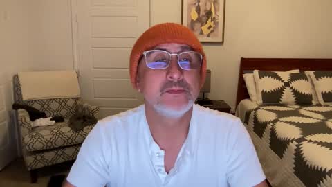 QS - INDEPENDENT MODEL online show from 10/22/25, 02:45